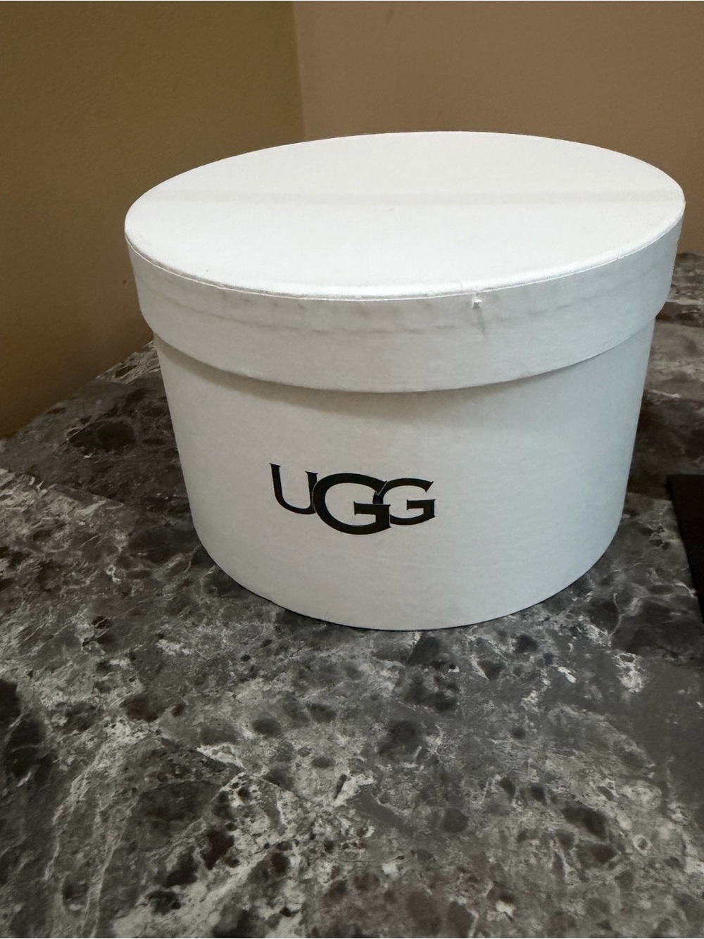 UGG Blush Pink Sheepskin Ear Muffs with Box - Picture 6 of 6